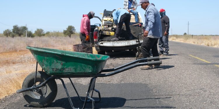 Inicia Obras Públicas trabajos de bacheo en la carretera La Jaula – La Unión