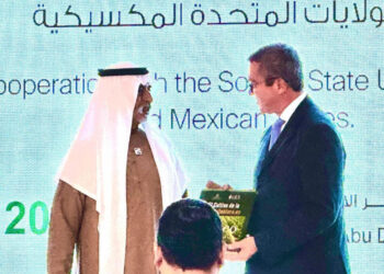 Reconocen en Emiratos Árabes Unidos a Gobierno de Sonora y a la UES con libro sobre palma datilera