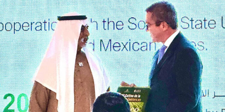 Reconocen en Emiratos Árabes Unidos a Gobierno de Sonora y a la UES con libro sobre palma datilera