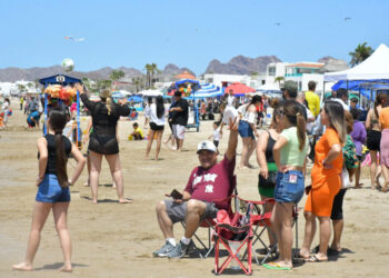 Cientos de personas utilizan los viajes gratuitos dentro de Bahía de Kino del Ayuntamiento de Hermosillo