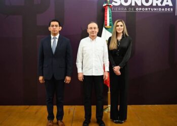 El gobernador Alfonso Durazo confirmó  cambios en su gabinete y les tomó protesta a los nuevos titulares