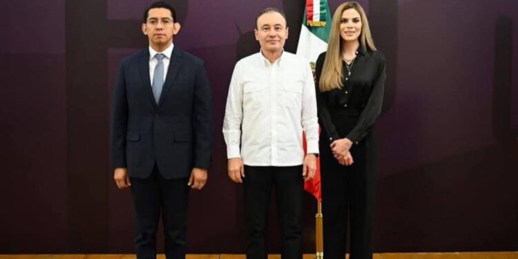 El gobernador Alfonso Durazo confirmó cambios en su gabinete y les tomó protesta a los nuevos titulares