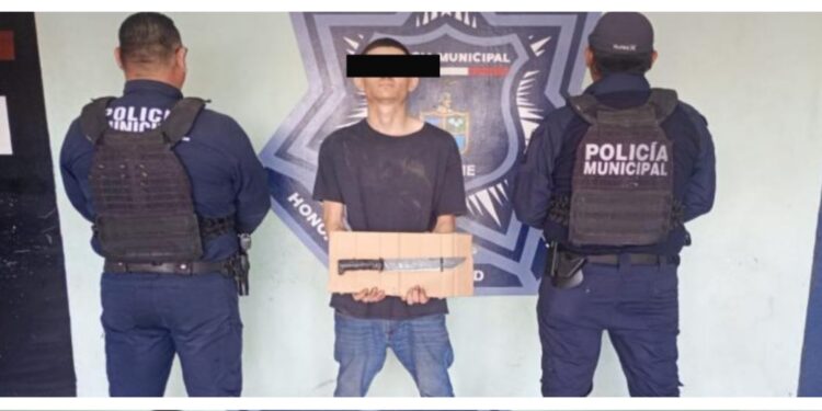 Detienen a uno por portación de arma prohibida y a otro por portación de motocicleta con reporte de robo en Cajeme