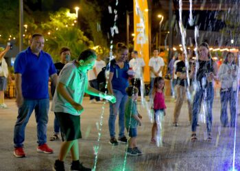Disfrutan Hermosillenses la renovación del Jardín Juárez con nuevas áreas para convivir