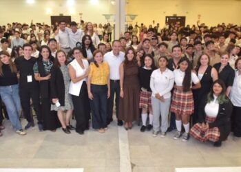 Invita Toño Astiazarán a las y los jóvenes a ser extraordinarios en su proyecto de vida