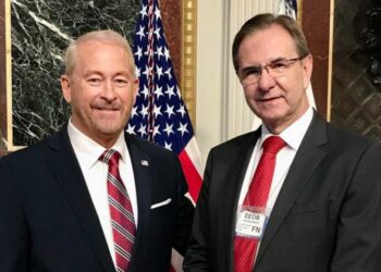 Esteban Moctezuma felicita a Ron Johnson tras asumir como embajador de EE.UU. en México