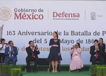 La presidenta Claudia Sheinbaum encabeza desfile militar por la Batalla de Puebla