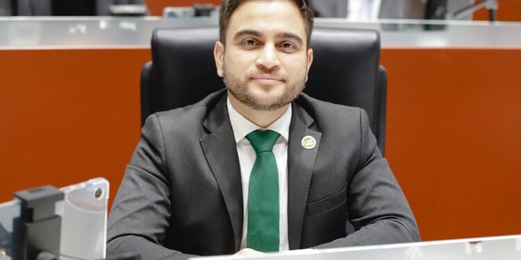 Diputado René García impulsa servicios de salud psicológica para menores sonorenses