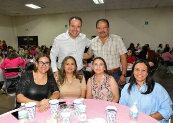 Reconoce Toño Astiazarán a madres trabajadoras del Municipio en su día