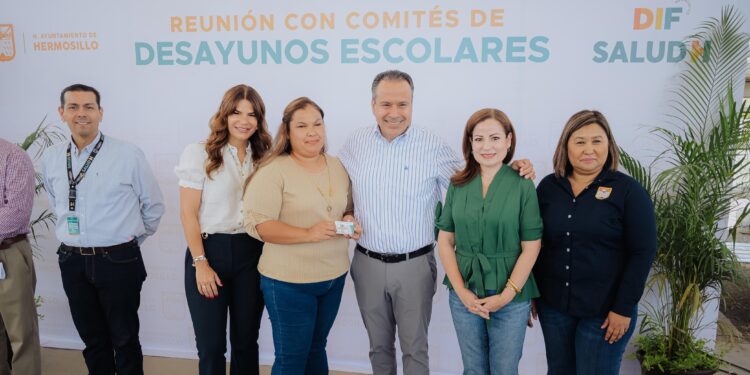 Beneficia Toño Astiazarán con programa Salud H a colaboradoras de Desayuno Escolares