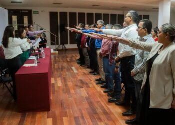 Toman protesta integrantes del Consejo Municipal de Mejora Regulatoria