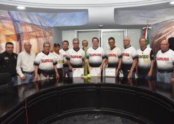 Reitera Elías Retes a softbolistas veterano campeones  estatales todo el apoyo del Ayuntamiento