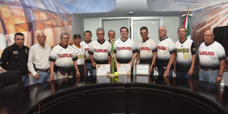 Reitera Elías Retes a softbolistas veterano campeones  estatales todo el apoyo del Ayuntamiento