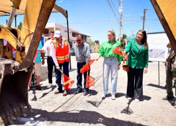 Da banderazo Javier Lamarque a obra de pavimentación e infraestructura Hidrosanitaria en calle paseo de la paz