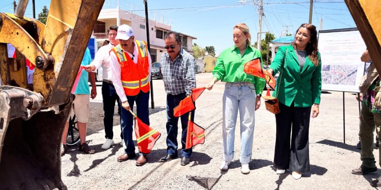 Da banderazo Javier Lamarque a obra de pavimentación e infraestructura Hidrosanitaria en calle paseo de la paz