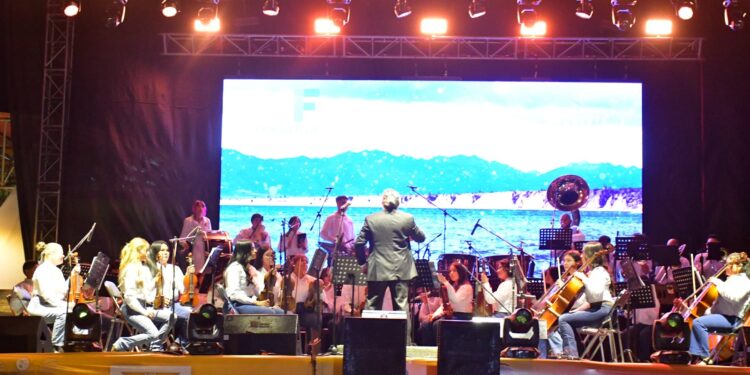 Complace con música guapachosa la Orquesta Sinfónica Infantil y Juvenil de DIF Hermosillo en las Fiestas del Pitic 2025