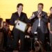Entrega Toño Astiazarán medalla Emiliana de Zubeldía al tenor sonorense Arturo Chacón
