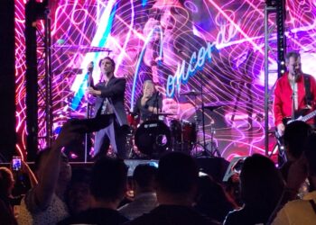 Disfrutan visitantes del Parque Madero el tercer día de Fiestas del Pitic con toneladas de rock