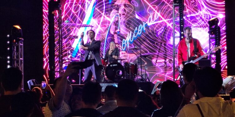 Disfrutan visitantes del Parque Madero el tercer día de Fiestas del Pitic con toneladas de rock