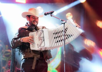 Cierra Eden Muñoz con broche de oro las Fiestas del Pitic 2025 ante 70 mil personas