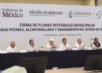Acompaña  Javier Lamarque al gobernador Alfonso Durazo a la firma del convenio de planes Integrales Municipales de Agua Potable, Alcantarillado y Saneamiento para Sonora