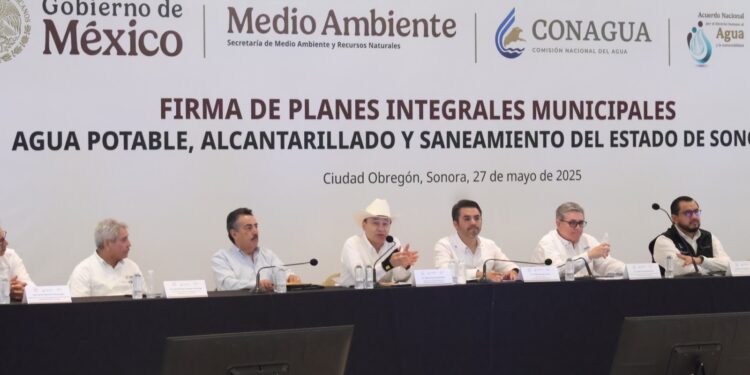 Acompaña  Javier Lamarque al gobernador Alfonso Durazo a la firma del convenio de planes Integrales Municipales de Agua Potable, Alcantarillado y Saneamiento para Sonora