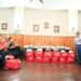 Entrega alcalde Juan Gim equipos a bomberos