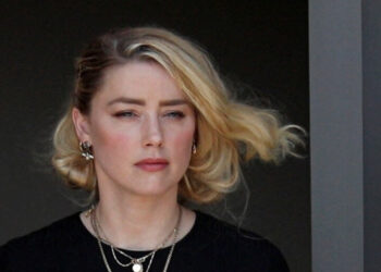 Amber Heard revela que se convirtió en madre de gemelos