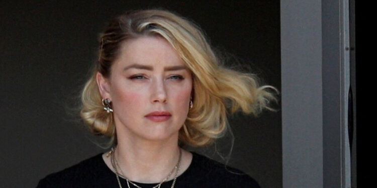 Amber Heard revela que se convirtió en madre de gemelos