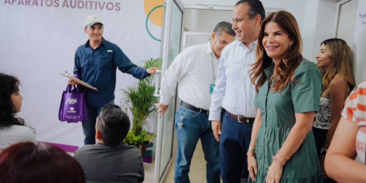 Apoyan Toño Astiazarán y Patty Ruibal con dispositivos auditivos en colaboración con empresas