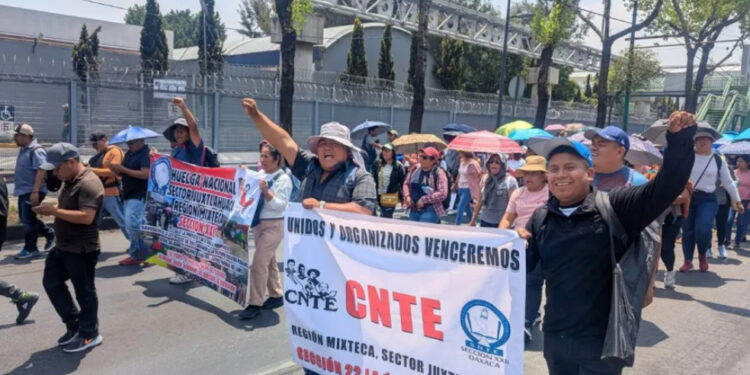 Ofrece Federación a maestros plan de 5 puntos; la CNTE lo lleva a consulta