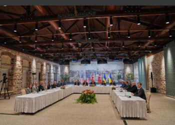 Comitivas de Rusia y Ucrania dialogan por vez primera en tres años de guerra