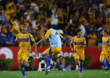 Con drama y polémica, Tigres elimina a Necaxa y avanza a semifinales