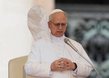 León XIV pide dejar entrar una «ayuda humanitaria digna» en Gaza