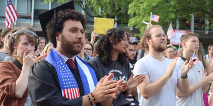 Universitarios en EU desafían a Trump y apoyan a Palestina