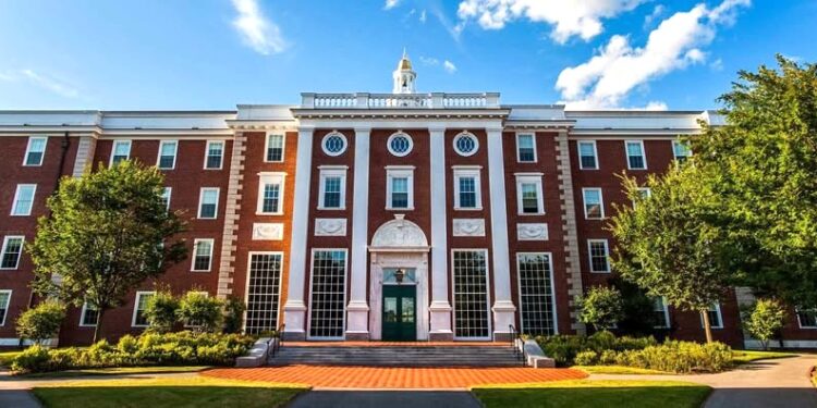 Harvard realiza graduación en contra de las presiones de Donald Trump