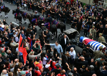 Entre lágrimas, gritos de aliento y agradecimiento, uruguayos despidieron José Mujica