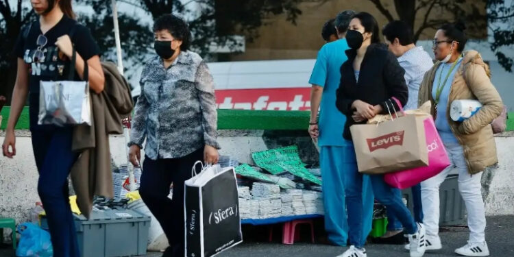 El PIB frenó su retroceso y en abril se estancó: Inegi