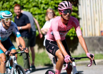 Del Toro mantiene la ‘maglia’ rosa en el Giro de Italia