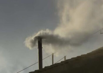 Habemus Papam: sale humo blanco de la chimenea de la Capilla Sixtina