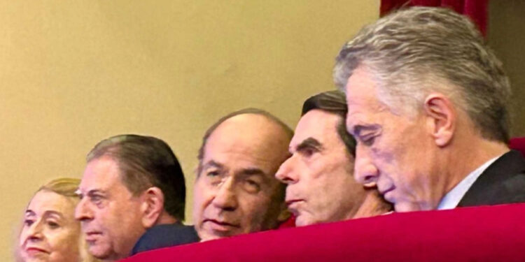 Lanzan gritos de repudio a Calderón en España