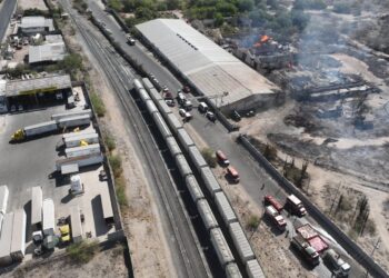 Mantienen Bomberos de Hermosillo controlado siniestro en colonia Ferrocarrilera