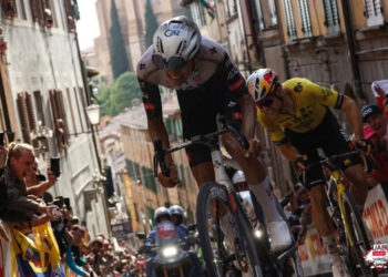 Isaac del Toro, primer ciclista mexicano en liderar el Giro