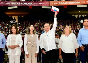 Gobernador Durazo cumple al beneficiar a más de 10 mil universitarios con becas académicas