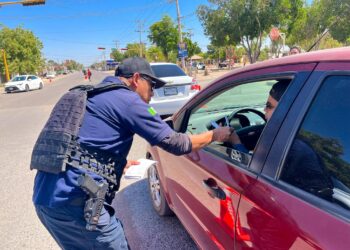 Promueven cultura de la denuncia y prevención del delito con jornada de volanteo en cajeme