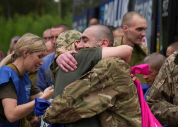 Intercambian Rusia y Ucrania 307 prisioneros de guerra cada uno