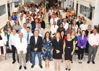 Reconoce IMSS a trabajadores con 25 y 30 años de servicio