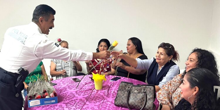 Reconocen a mamás de seguridad pública municipal de Cajeme con emotivo convivio