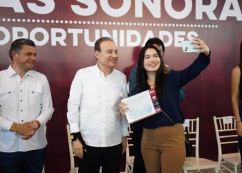 Gobernador Durazo transforma la educación en Sonora con más de 450 mil becas a estudiantes