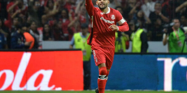 Con doblete de Vega, Toluca golea a Tigres y avanza a la final